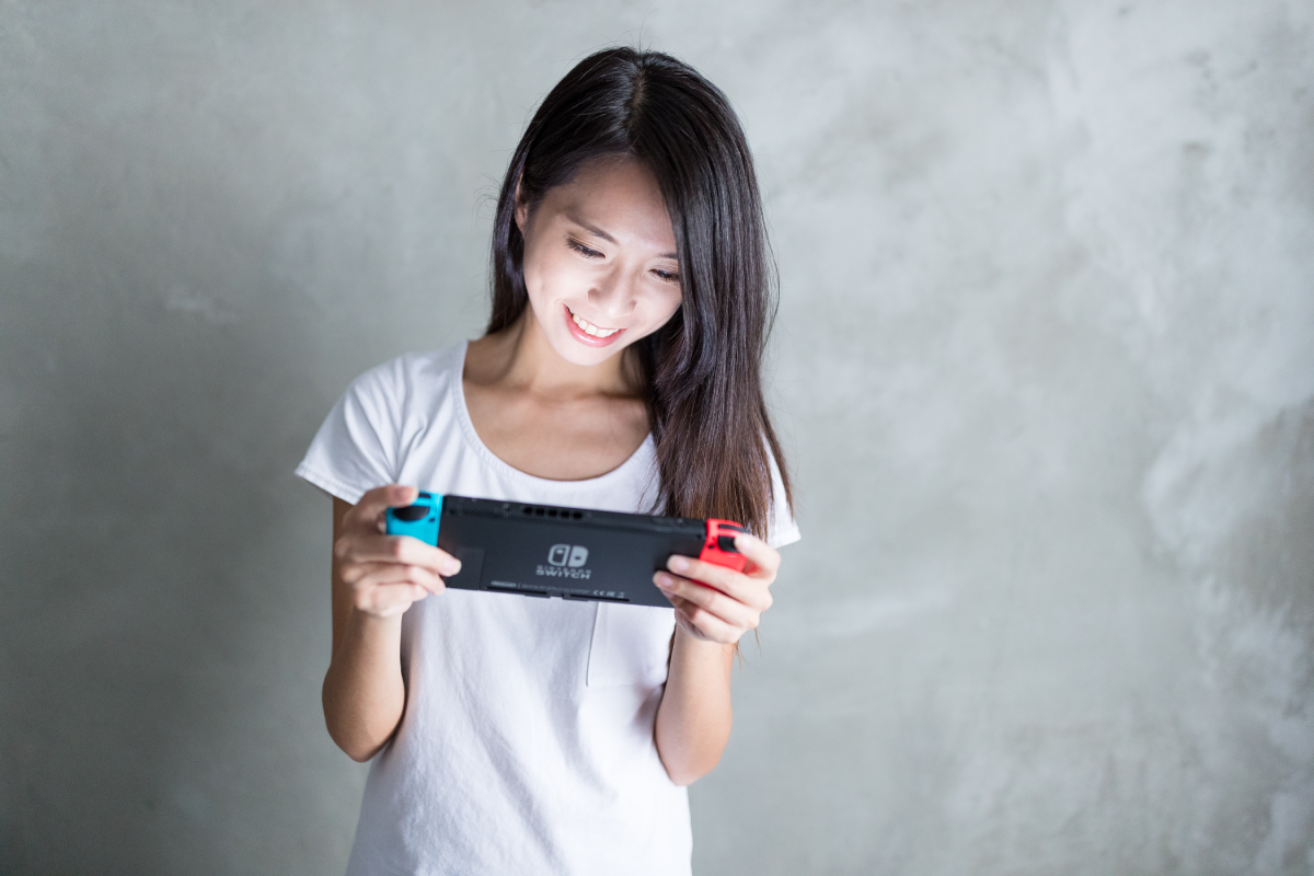 girl with nintendo switch