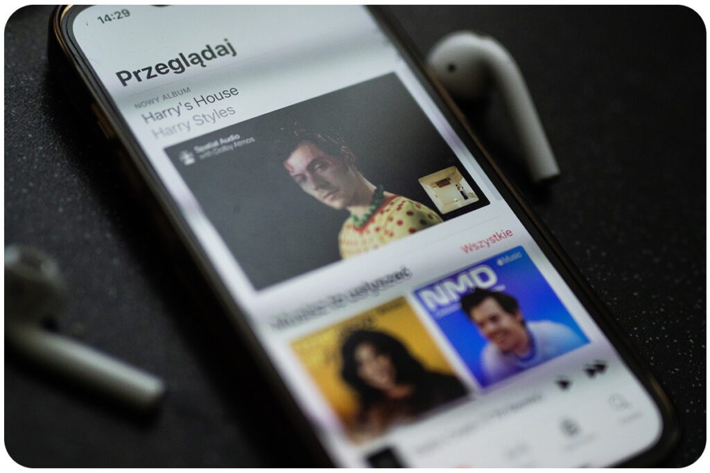 apple music vs spotify aplikacja na telefon