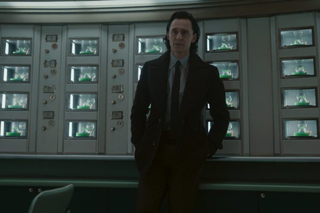 Tom Hiddleston jako Loki w drugim sezonie serialu
