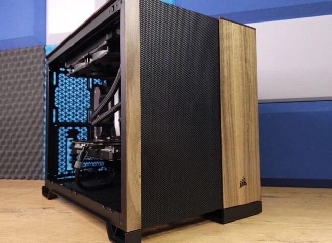 Przewiewna obudowa komputerowa Corsair 2500D Airflow z zamontowanymi wstawkami drewnianymi