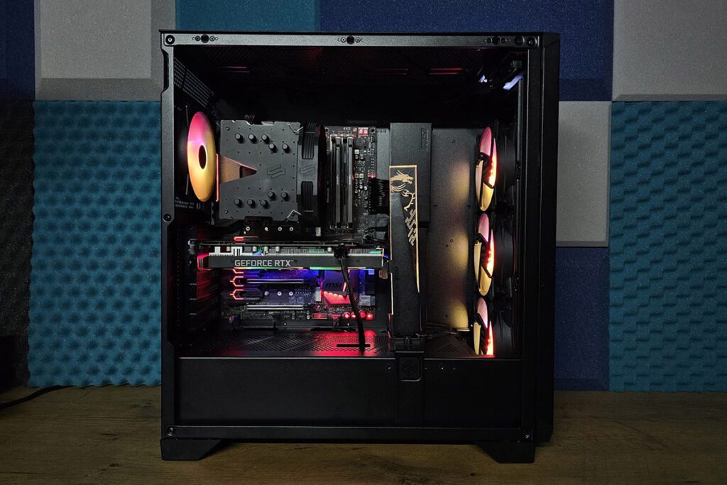 MSI MPG Gungnir 300R Airflow z boku